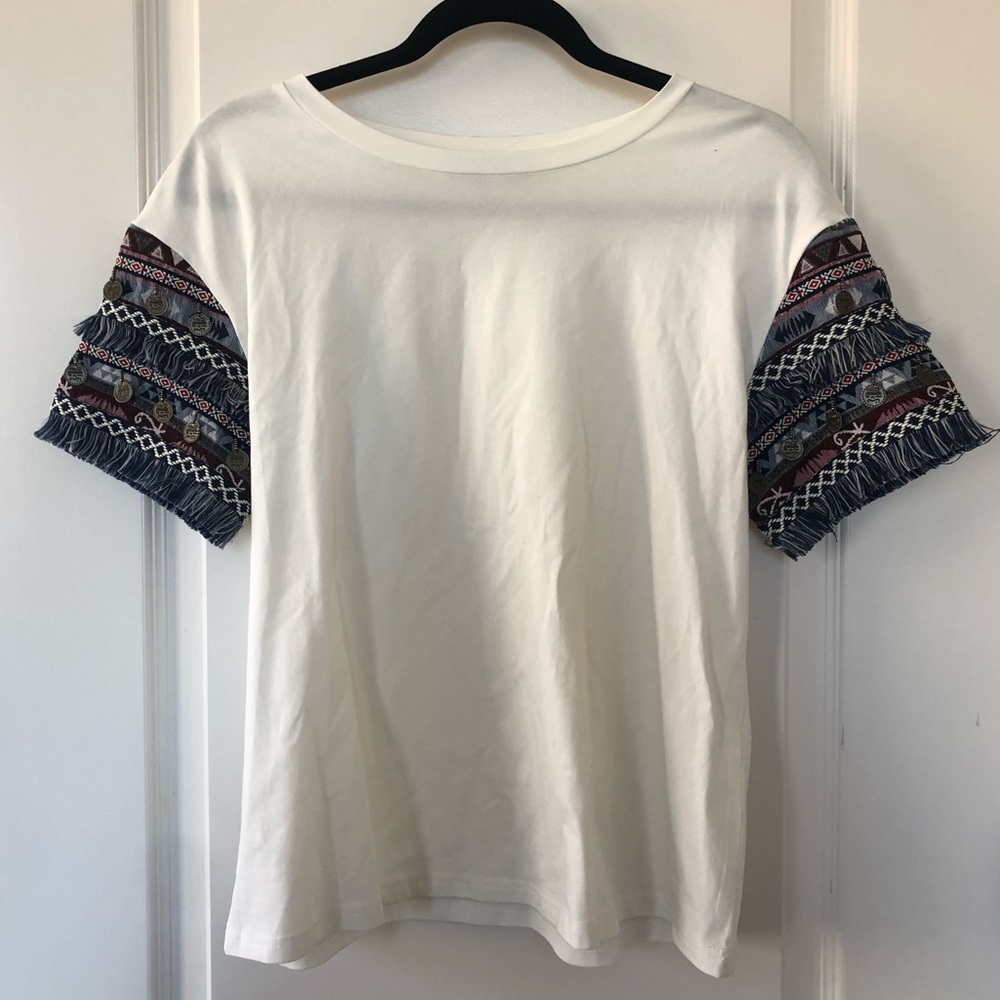 Embroidered & patterned sleeved white tee